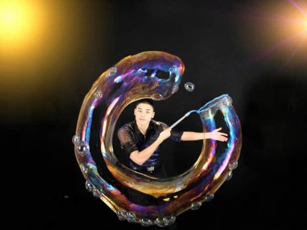 Шоу гигантских мыльных пузырей в Калининграде!